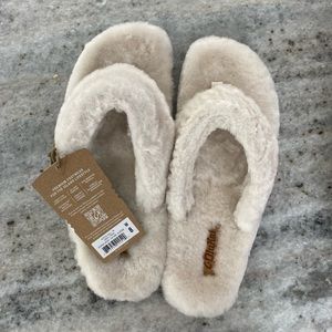 OluKai Slipper Sandels